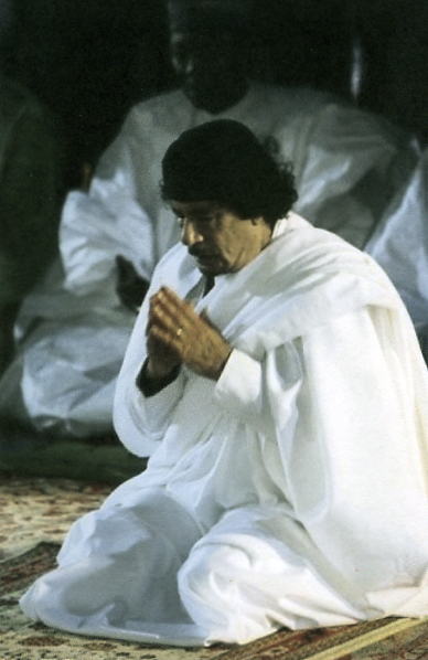 Gaddafi Pray